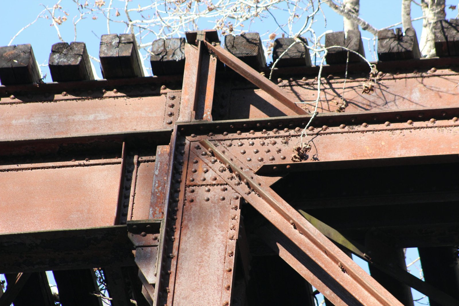 Upper angle connection